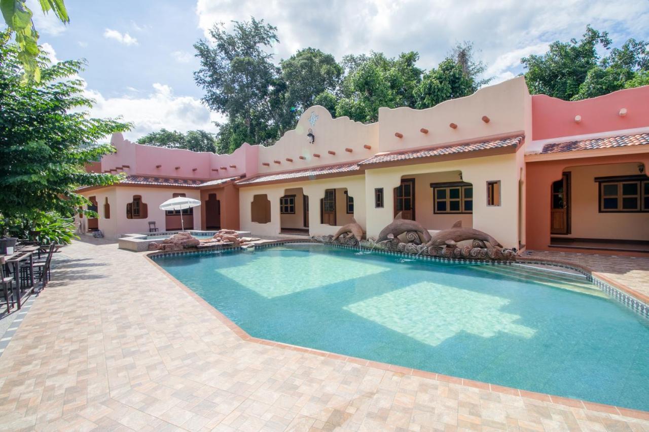 Capital O 1110 Khaoyai Cowboy City Resort 慕斯 外观 照片